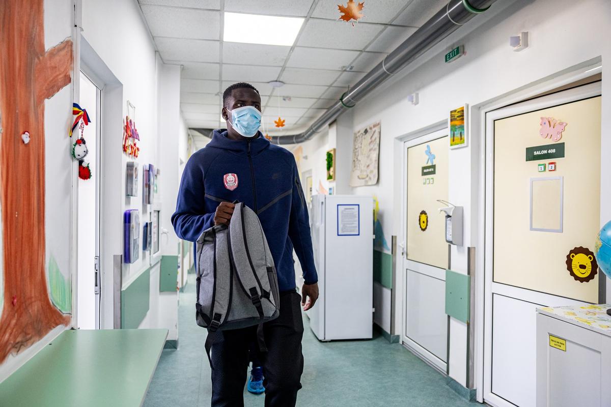 Momente speciale la Cluj » Jucătorii de la CFR au adus zâmbete și speranță copiilor de la Institutul Oncologic