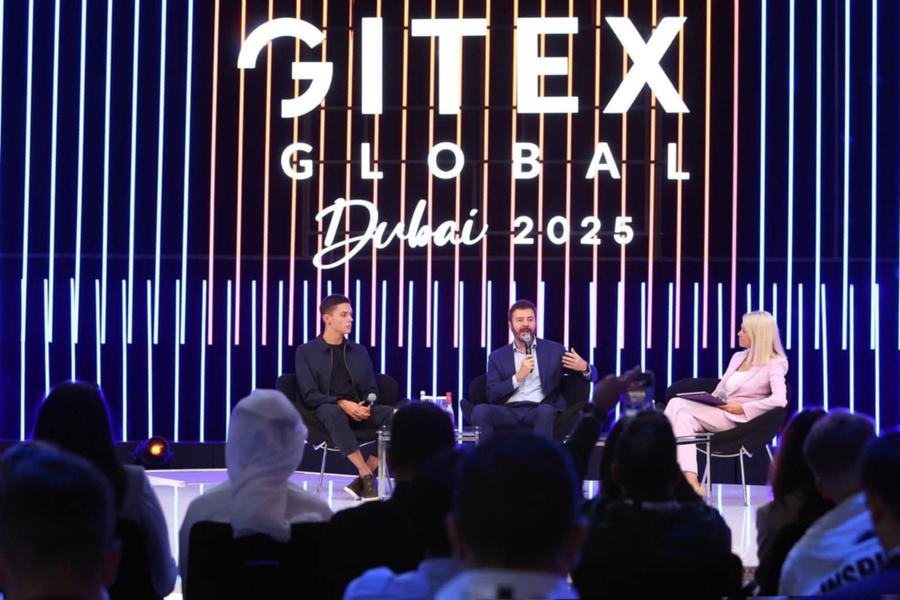 David Popovici, alături de Daniel Dines pe scena GITEX Global „Victoria e o senzație ce dă dependență” » David Popovici, mesaj motivațional pe o scenă din Dubai: „Nu așteptați momentul perfect, săriți”