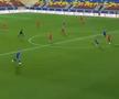 Gol de la jumătatea terenului în Andorra - Serbia