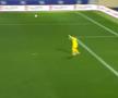 Gol de la jumătatea terenului în Andorra - Serbia