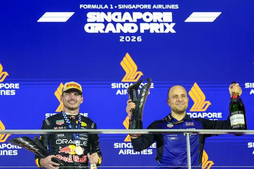 Max Verstappen și Ginapiero Lambiase, pe podiumul din Singapore // foto: Imago