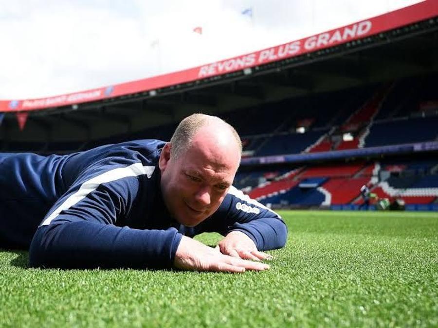Jonathan Calderwood poate fi dat afară de PSG, după 13 ani PSG vrea să îl dea afară! » Lucrează pentru francezi din 2013