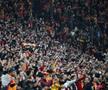 Bannerele pro-Palestina afișate de fanii celor de la Galatasaray la meciul cu Barcelona // foto: Imago