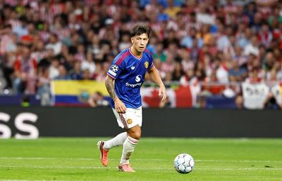 Revoltă fără precedent » Lisandro Martinez a PULVERIZAT conducerea lui Manchester United: „Mă aștept la mai multe investiții. Ce se întâmplă acolo?”