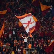 Bannerele pro-Palestina afișate de fanii celor de la Galatasaray la meciul cu Barcelona // foto: Imago