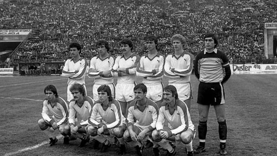 La București, în toamna lui 1983, Dinamo a făcut o partidă de neuitat contra lui Hamburg în Cupa Campionilor Europeni Arhivele Securității: imagini rare și detalii explozive din culisele europene ale lui Dinamo - mese de lux, bani, fete și vacanțe pentru arbitri + „A apreciat-o pe informatoarea «Brândușa»”