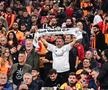 Bannerele pro-Palestina afișate de fanii celor de la Galatasaray la meciul cu Barcelona // foto: Imago