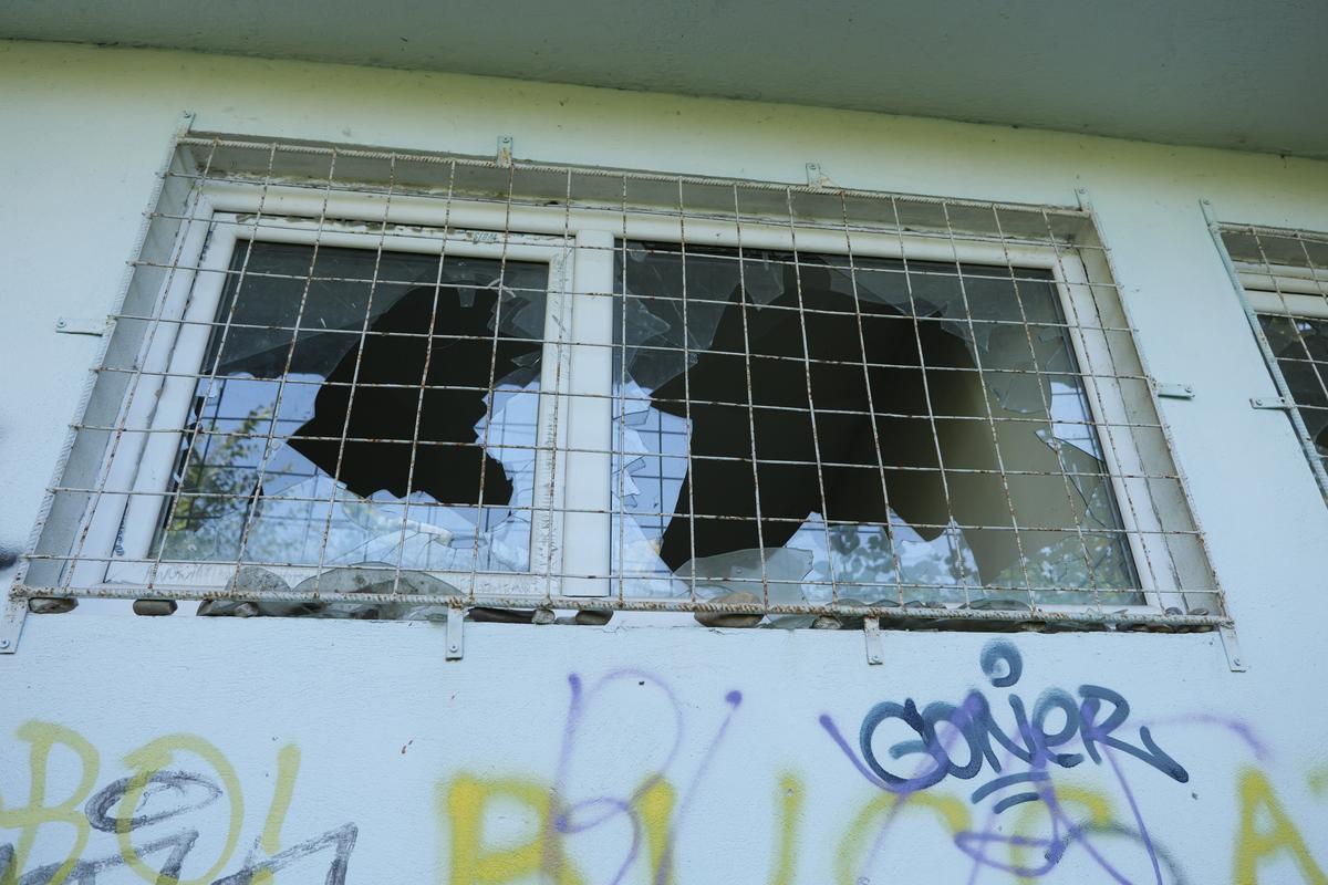 Stadionul din România, caz de Dosarele X! Poarta de acces? O spărtură într-un zid de beton