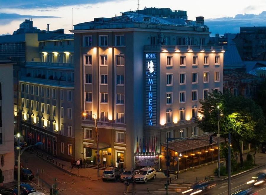 După victoria cu Levski, șefii lui Dinamo au organizat la restaurantul „Minerva” protocolul cu arbitrii din brigada condusă de Talat Tokat Arhivele Securității: imagini rare și detalii explozive din culisele europene ale lui Dinamo - mese de lux, bani, fete și vacanțe pentru arbitri + „A apreciat-o pe informatoarea «Brândușa»”