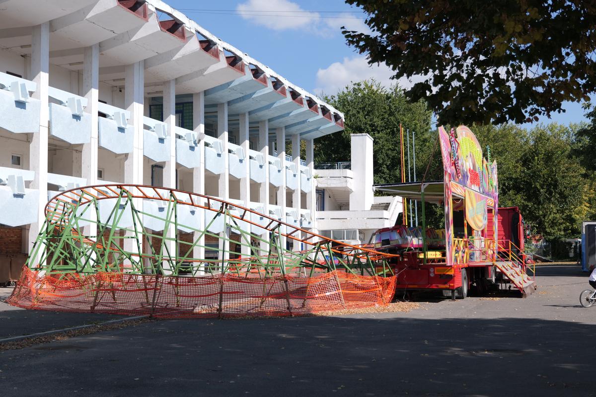 Orașul din România care a „dat” un stadion pe o pădure » Locul ascuns despre care nici localnicii nu știu