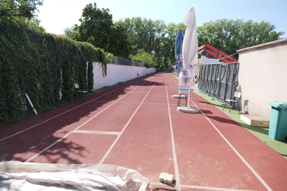 Stadionul din România, caz de Dosarele X! Poarta de acces? O spărtură într-un zid de beton