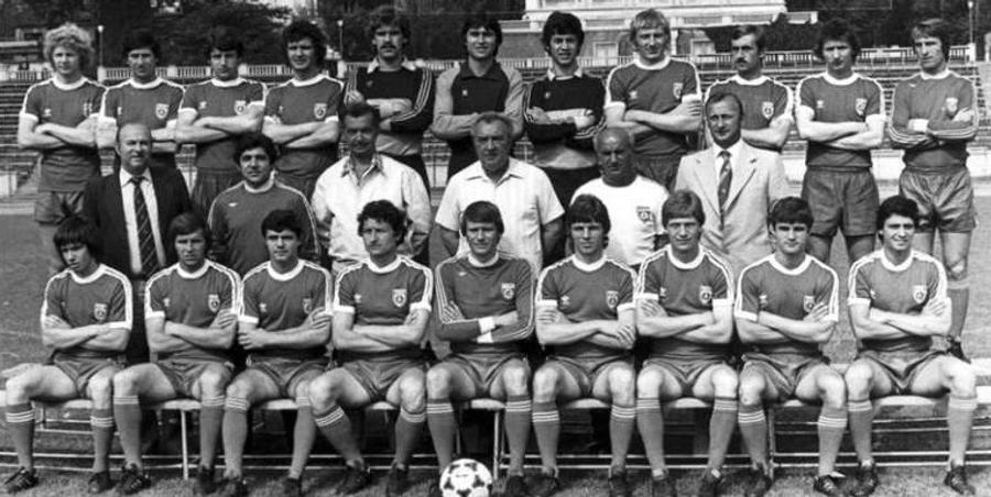 Dinamo în versiune 1981-1982, trupa care a înfruntat inclusiv pe Levski Sofia în Cupa UEFA Arhivele Securității: imagini rare și detalii explozive din culisele europene ale lui Dinamo - mese de lux, bani, fete și vacanțe pentru arbitri + „A apreciat-o pe informatoarea «Brândușa»”