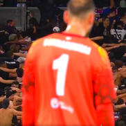 Donnarumma, cu fanii lui PSG pe fundal