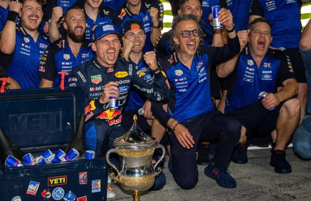 Victoriile consecutive ale lui Verstappen au convins: șeful a semnat prelungirea