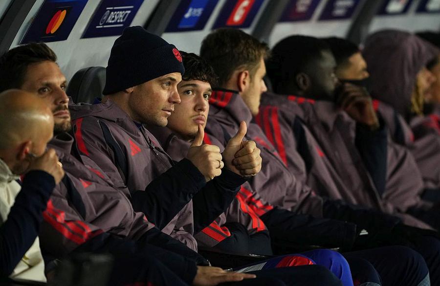 David Podar-Știube, în dreapta lui Manuel Neuer // foto: Getty Images FRF, atenție la ce s-a întâmplat în surpriza serii din Liga Campionilor » Un român de 16 ani a fost pe banca celor de la Bayern!