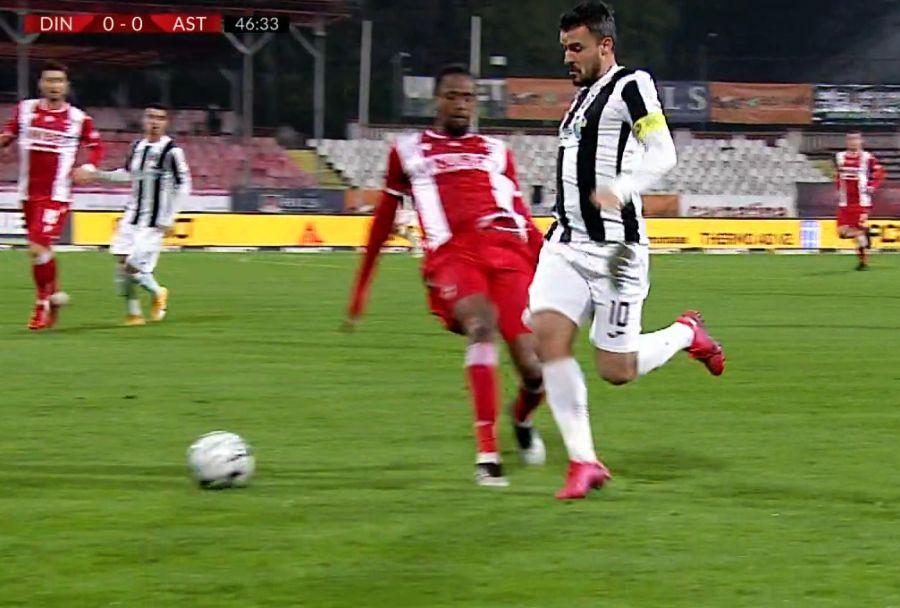 Budescu trece cu multă ușurință de Abdoulaye Ba... DINAMO - ASTRA. Faze superbe la cele două goluri: foarfecă Magaye Gueye, cursă senzațională Budescu