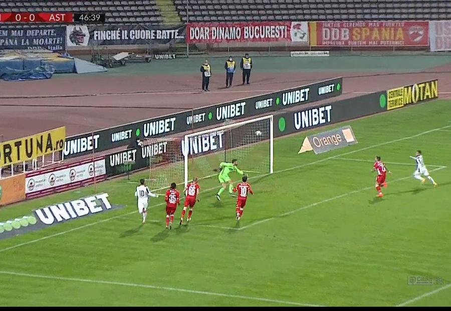 ....și centrează perfect pentru Valentin Gheorghe / Captură TV Telekom Sport DINAMO - ASTRA. Faze superbe la cele două goluri: foarfecă Magaye Gueye, cursă senzațională Budescu