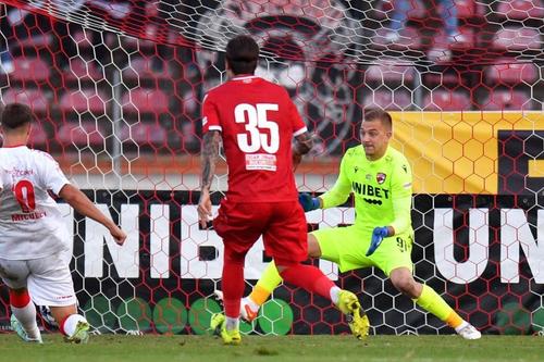 Plamen Iliev s-a accidentat la genunchi / Sursă foto: GSP
