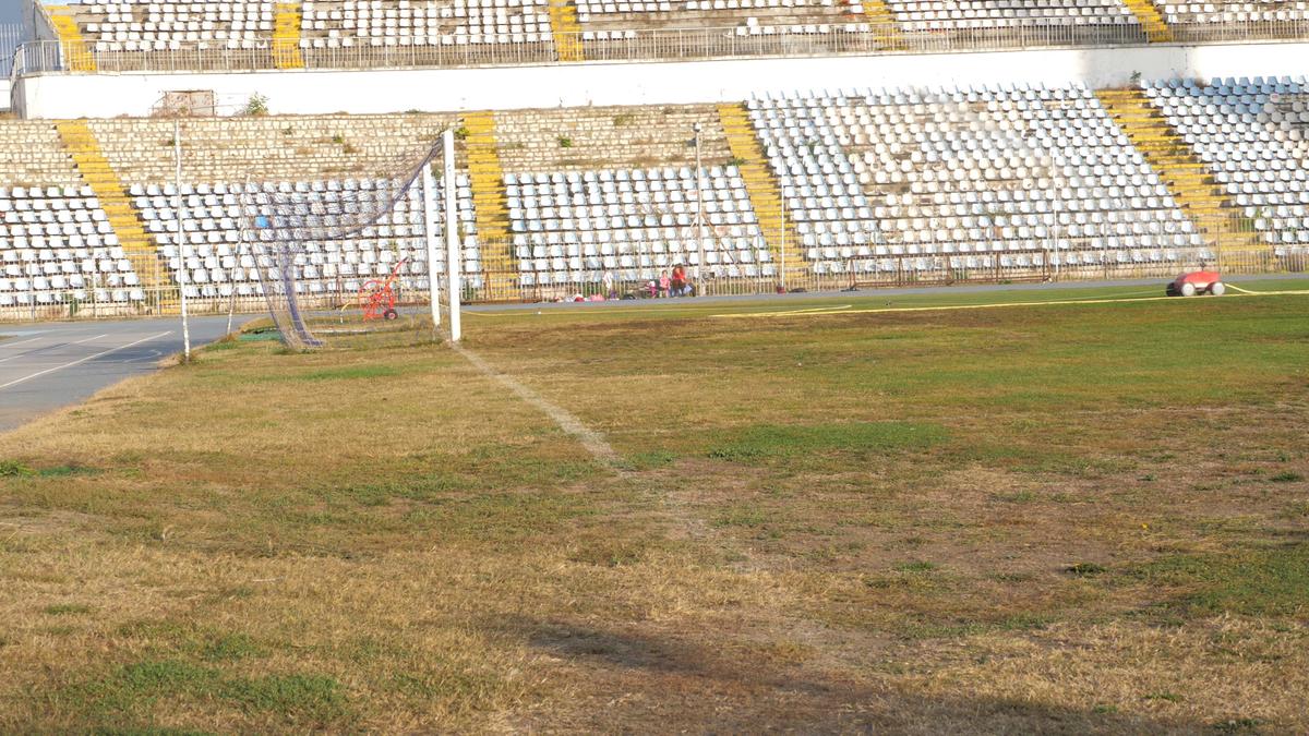 Se demolează stadionul „Gheorghe Hagi”. Urmează să fie semnate actele