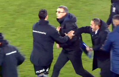 Imagini incredibile: Eugen Neagoe a sărit la Marius Croitoru pe teren! De la ce ar fi plecat scandalul