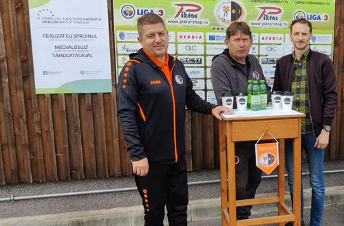 Laszlo Zsolt, primul din stânga imaginii / FOTO: Facebook @Székelyudvarhelyi-FC-100063567641728