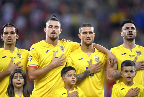 Daniel Bîrligea, între Radu Drăgușin și Andrei Burcă // FOTO: Imago