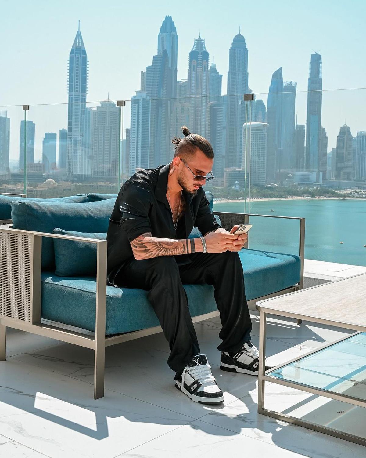 De nerecunoscut! A scris istorie în Superligă, acum trăiește luxul din Dubai » Limuzină și piscină de 5 stele între zgârie-nori