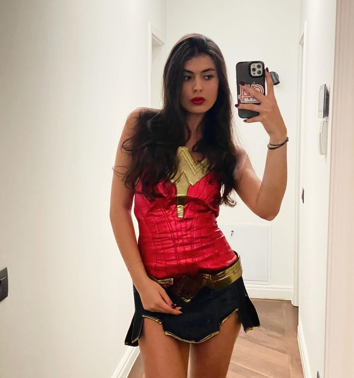 Mayra, fiica lui Ilie Dumitrescu, a pornit trendul înaintea campionilor de la FCSB » Costumată în Femeia Fantastică