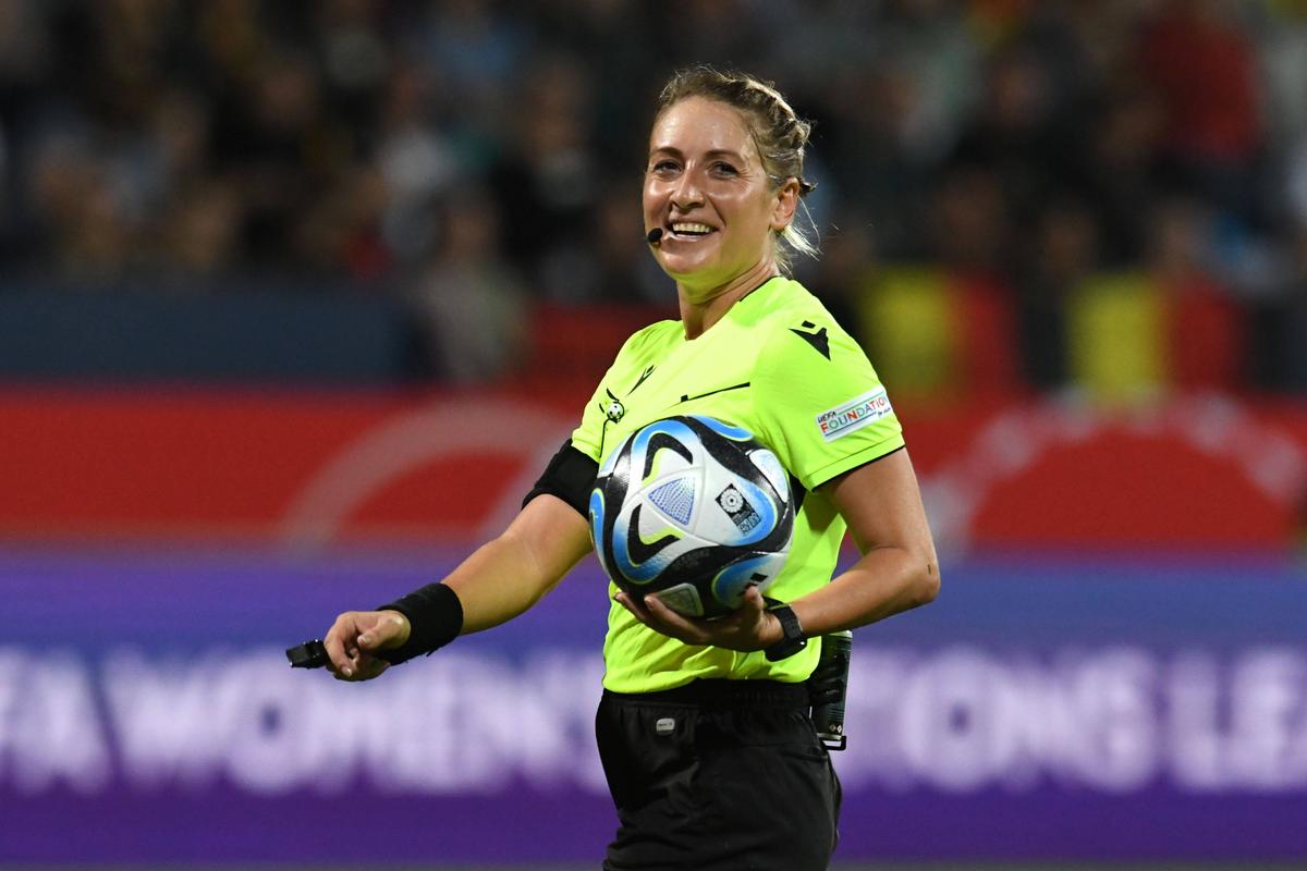 Din Champions League direct „La feminin” » Alina Peșu, arbitrul „Elite” al României ascultă „Unstoppable” înaintea fiecărui meci: „Nu poți face nimic doar cu talentul”