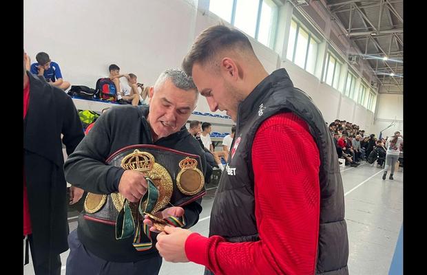 Fabulos! Cum i-a surprins Leonard Doroftei pe jucătorii lui Dinamo: „Puneți mâna, poate se ia!” » Reacția lui Dennis Politic