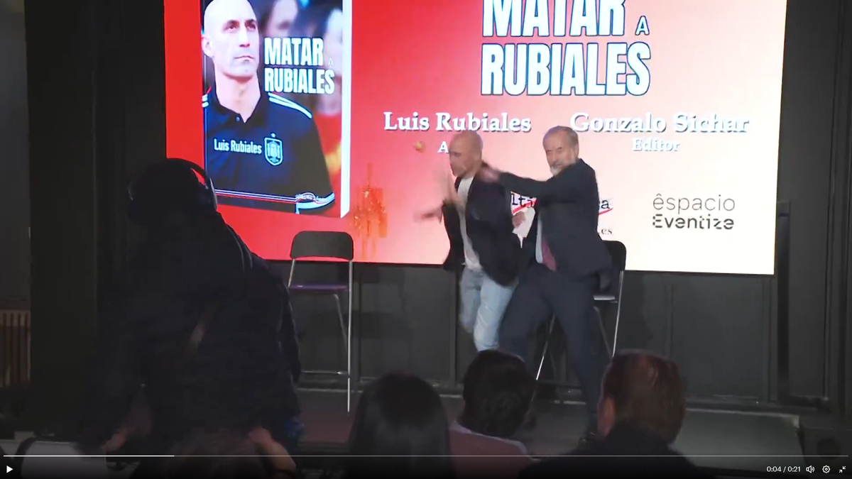 Luis Rubiales, atacat cu ouă