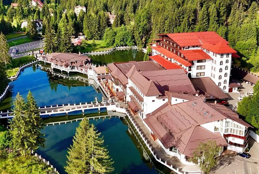 Hotelul din Poiană care i-a găzduit pe șefii de cluburi din prima ligă / Sursă foto: Facebook