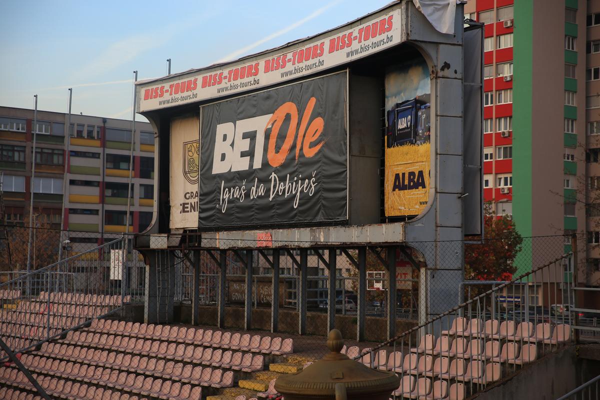 Oraș cenușiu, stadion în paragină » Cum arată Zenica, orașul care încă își revine după războiul de acum 30 de ani