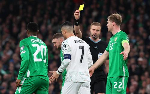 Cristiano Ronaldo a primit inițial „galben”, dar după analiza VAR, arbitrul i-a arătat cartonașul roșu / Foto: Imago