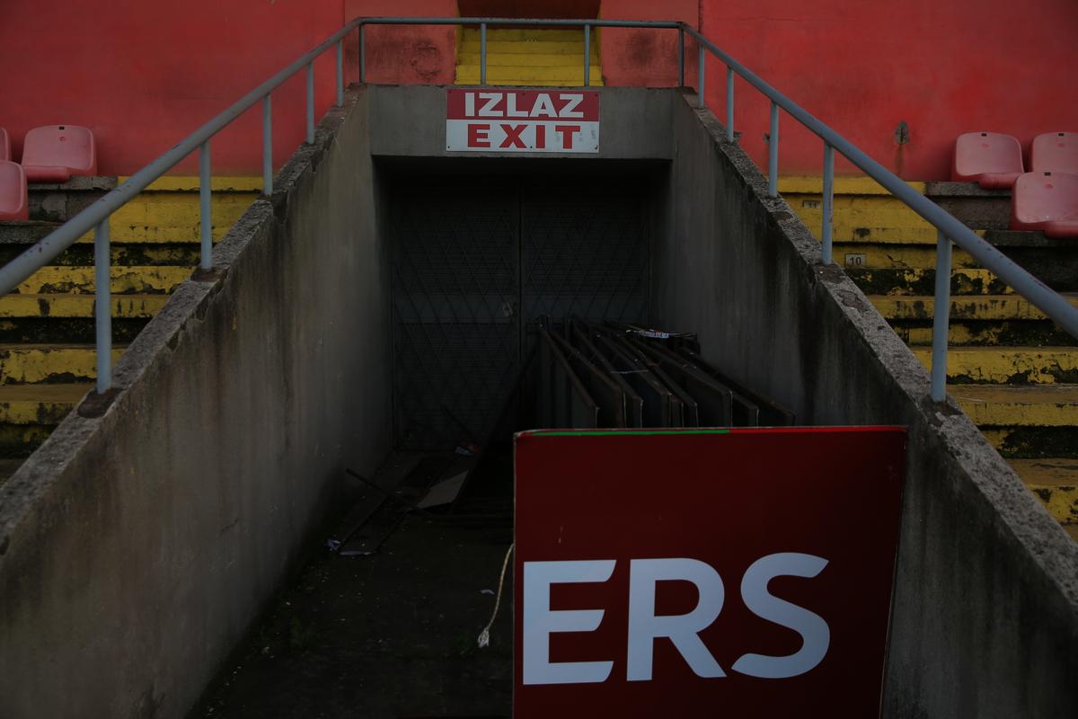 Oraș cenușiu, stadion în paragină » Cum arată Zenica, orașul care încă își revine după războiul de acum 30 de ani