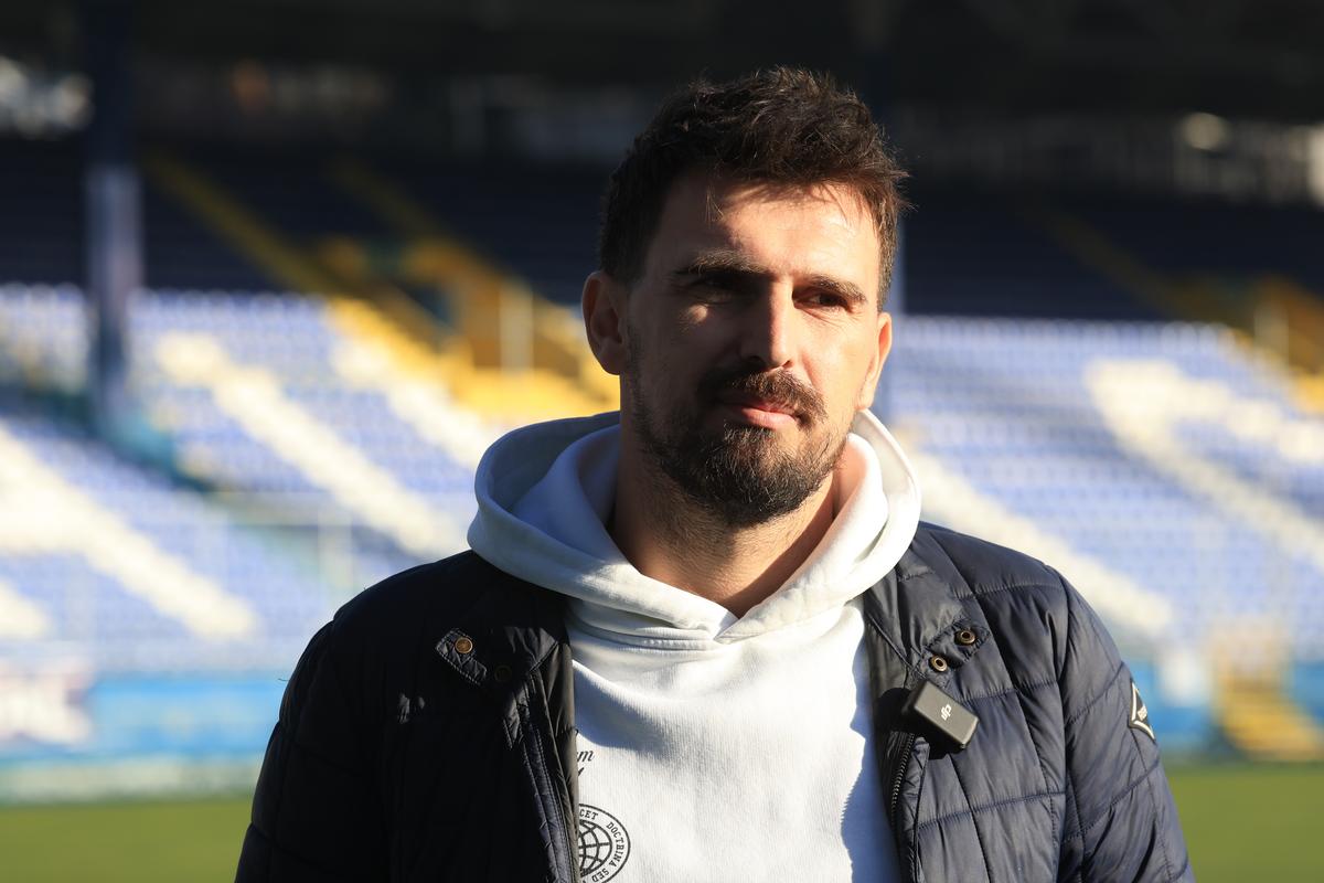 „Mi-a furat PlayStation-ul și l-a amanetat pentru păcănele! Eram colegi de echipă!” » Bosniacul care a jucat 6 ani în România reclamă două incidente