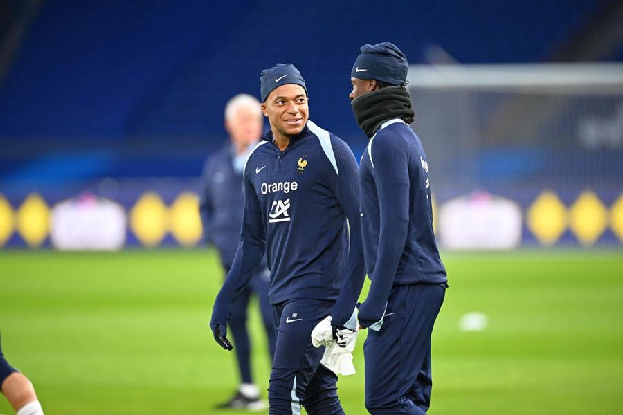 Kylian Mbappe și Eduardo Camavinga // foto: Imago Images Mbappe, interviu-eveniment în cantonamentul Franței » Luat la întrebări de familie și de colegi: „Președintele Franței? Nu, eu sunt deja destul de urât!”