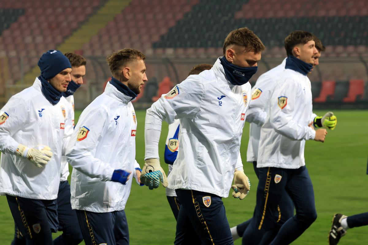 3 detalii de la antrenamentul României » Gestul lui Mircea Lucescu înainte de startul ședinței + cel mai curajos „tricolor”