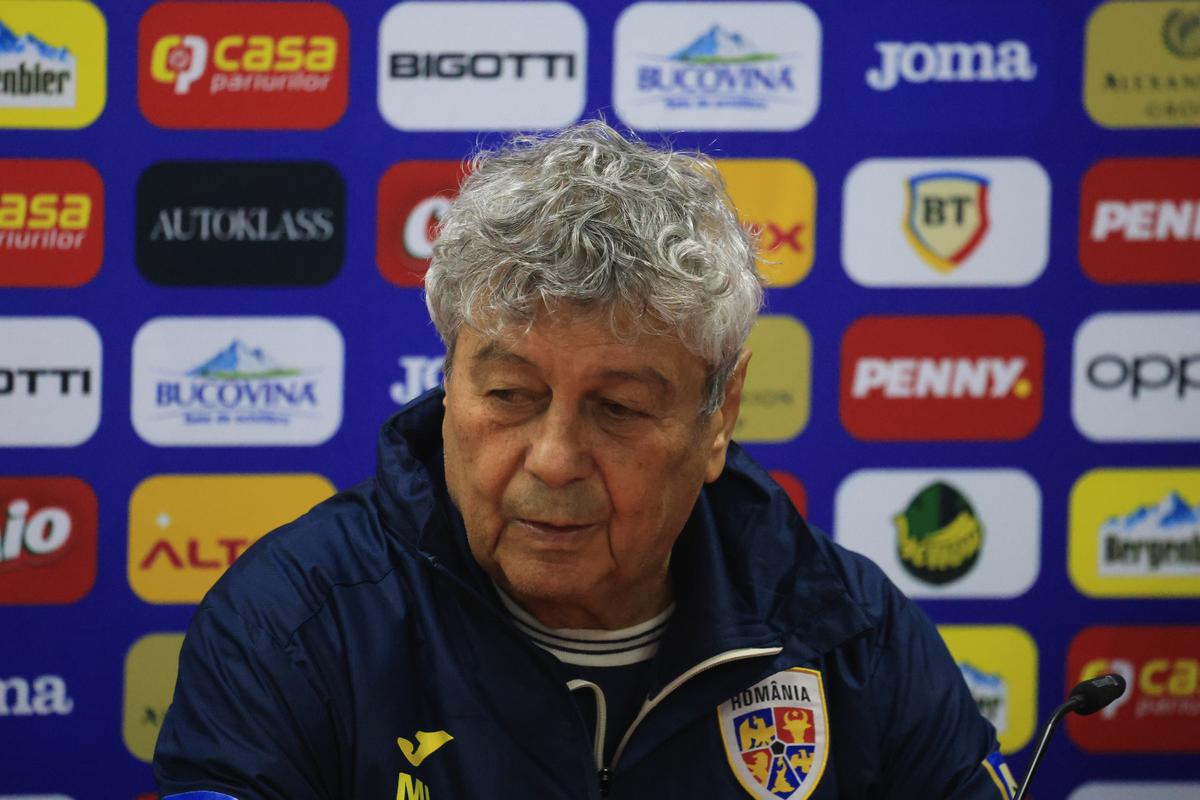 Mircea Lucescu și Ionuț Radu la conferința premergătoare meciului Bosnia - România