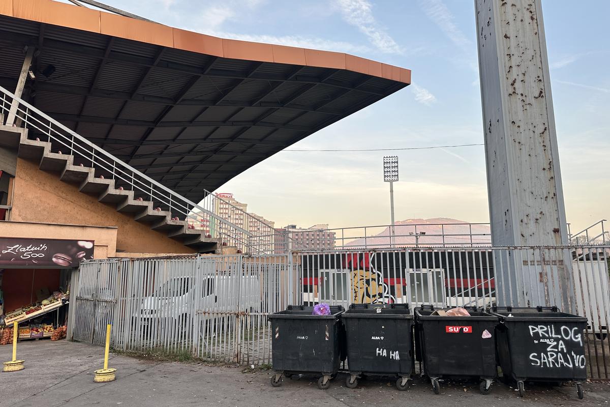Oraș cenușiu, stadion în paragină » Cum arată Zenica, orașul care încă își revine după războiul de acum 30 de ani
