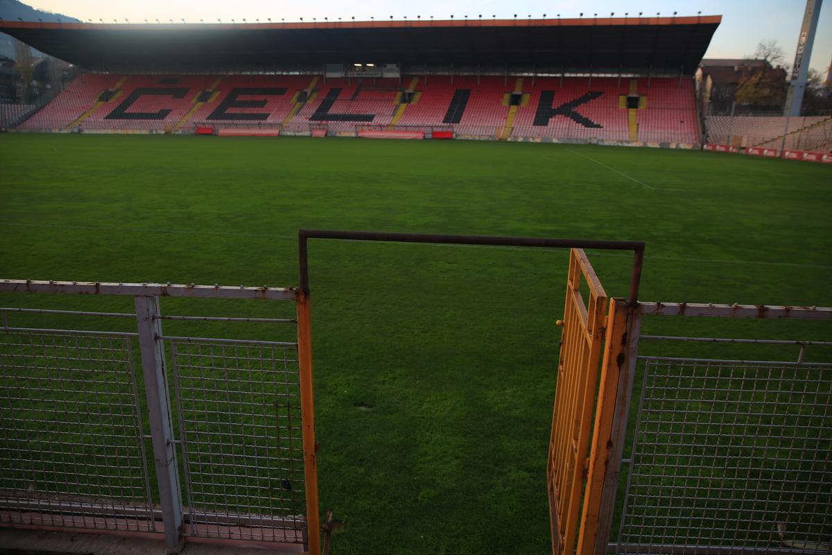 Oraș cenușiu, stadion în paragină » Cum arată Zenica, orașul care încă își revine după războiul de acum 30 de ani