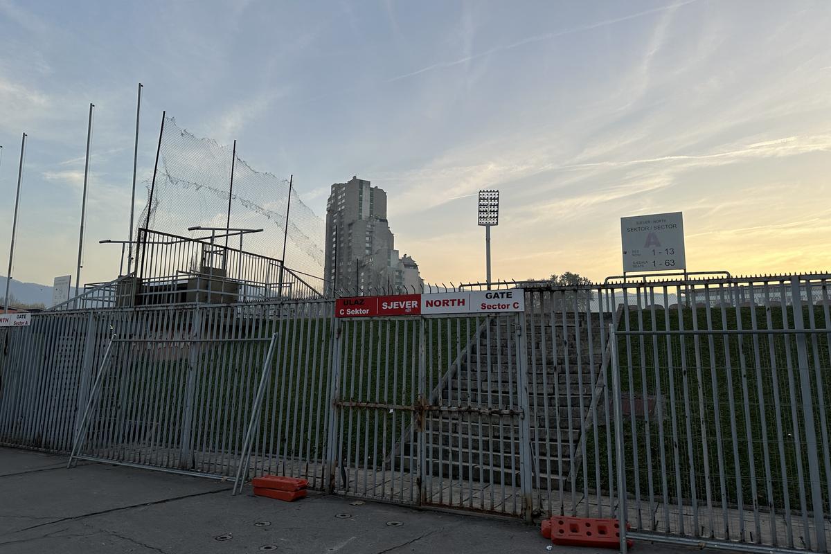 Oraș cenușiu, stadion în paragină » Cum arată Zenica, orașul care încă își revine după războiul de acum 30 de ani