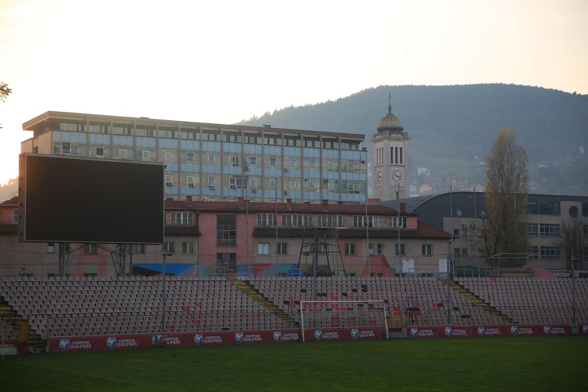 Oraș cenușiu, stadion în paragină » Cum arată Zenica, orașul care încă își revine după războiul de acum 30 de ani