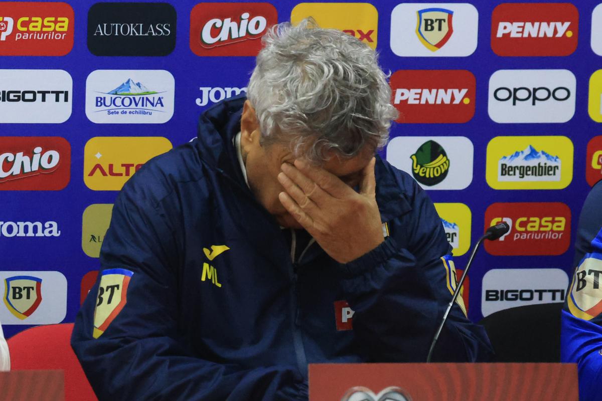 Mircea Lucescu și Ionuț Radu la conferința premergătoare meciului Bosnia - România