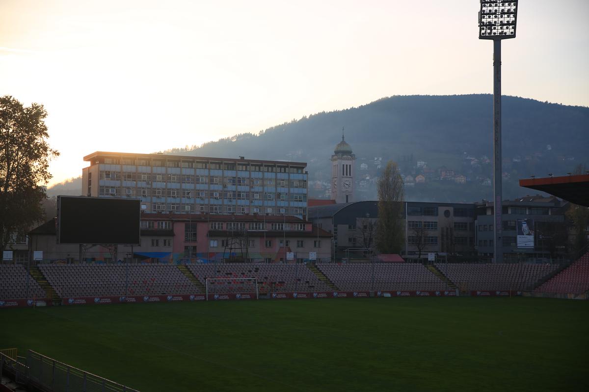 Oraș cenușiu, stadion în paragină » Cum arată Zenica, orașul care încă își revine după războiul de acum 30 de ani