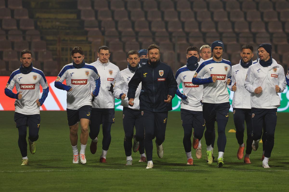 3 detalii de la antrenamentul României » Gestul lui Mircea Lucescu înainte de startul ședinței + cel mai curajos „tricolor”