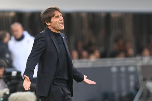 Antonio Conte s-a plâns că n-a putut să integreze în echipă cele nou achiziții estivale, dar în acest sezon plătește decntul pentru participarea în Champions League / Foto: Imago
