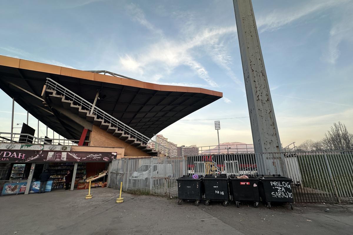 Oraș cenușiu, stadion în paragină » Cum arată Zenica, orașul care încă își revine după războiul de acum 30 de ani