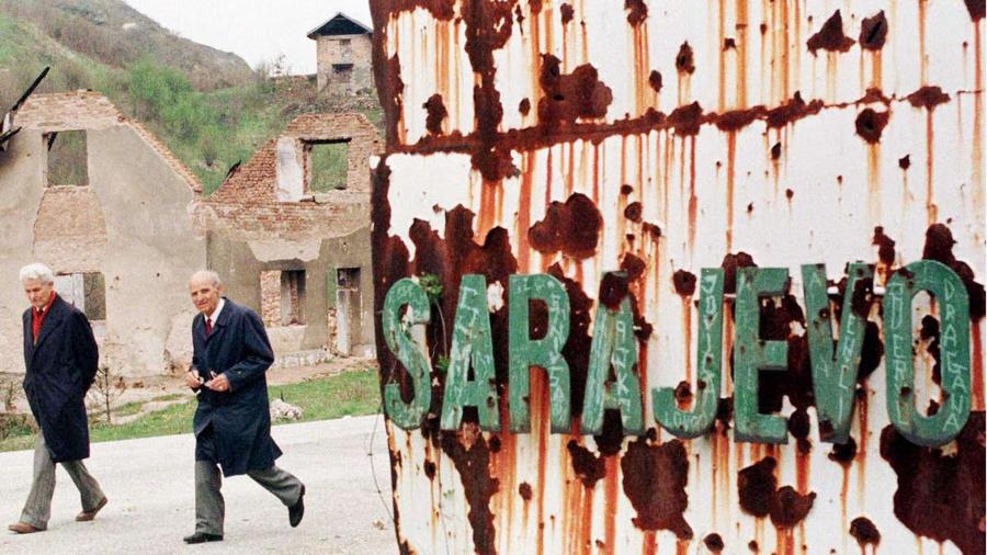 Sarajevo a fost un oraș sub asediu timp de 4 ani A câștigat titlul în Liga 1 și ne avertizează din Sarajevo: „El ne poate rezolva meciul cu România” + Amintiri dureroase din război: „Cada se umpluse de sânge”