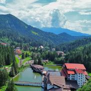 Hotelul din Poiană care i-a găzduit pe șefii de cluburi din prima ligă / Sursă foto: Facebook
